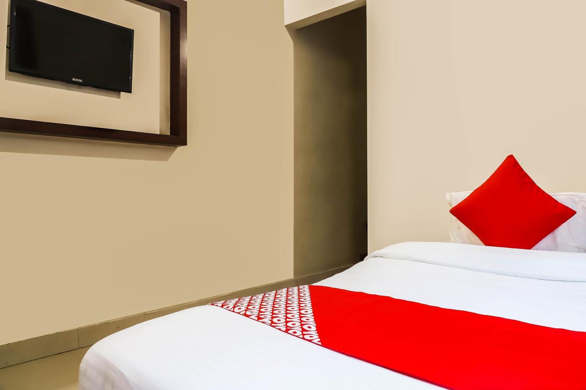 Hotel Spot On Bagiya Restaurant Harda Exterior foto