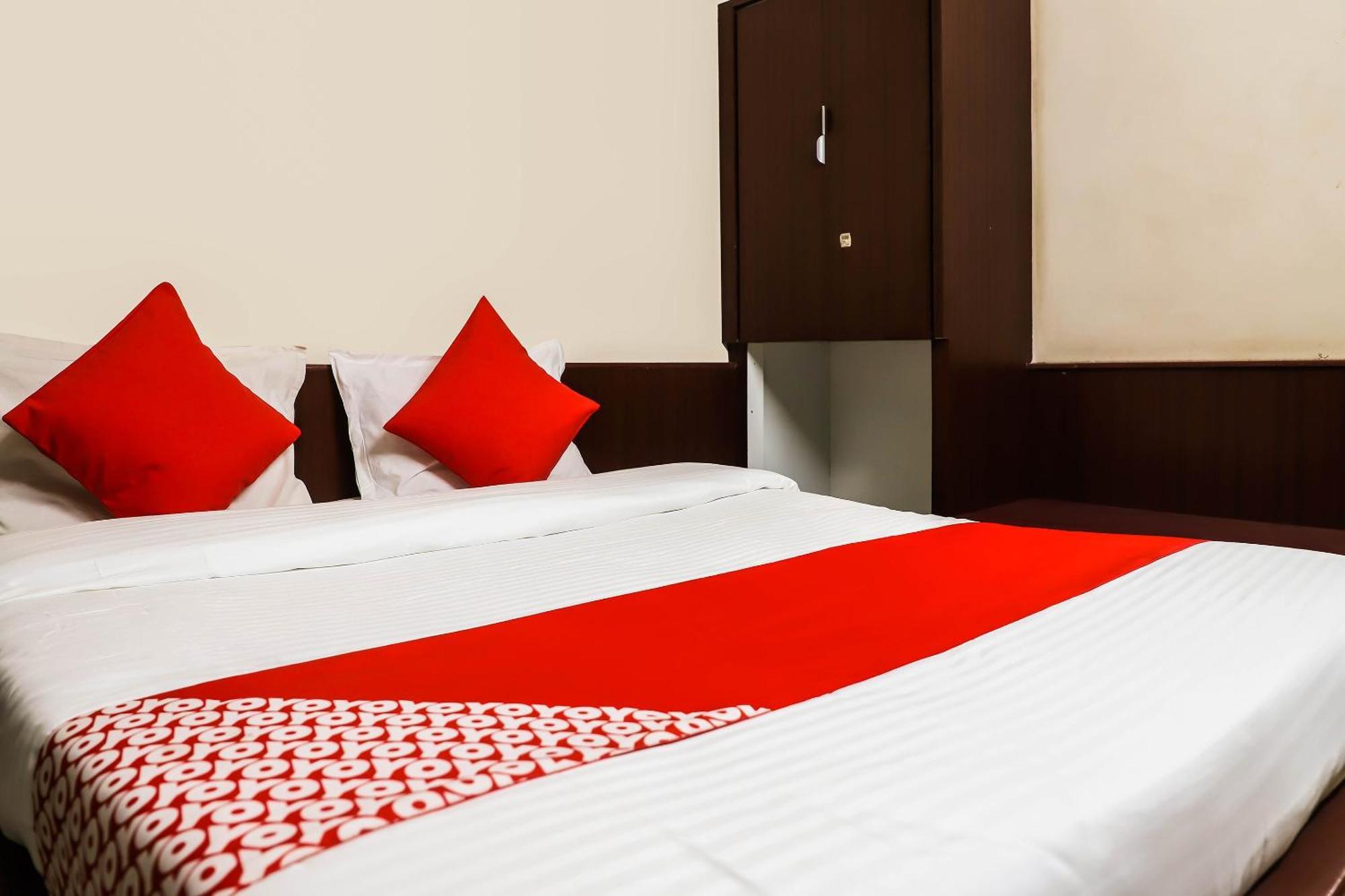 Hotel Spot On Bagiya Restaurant Harda Exterior foto
