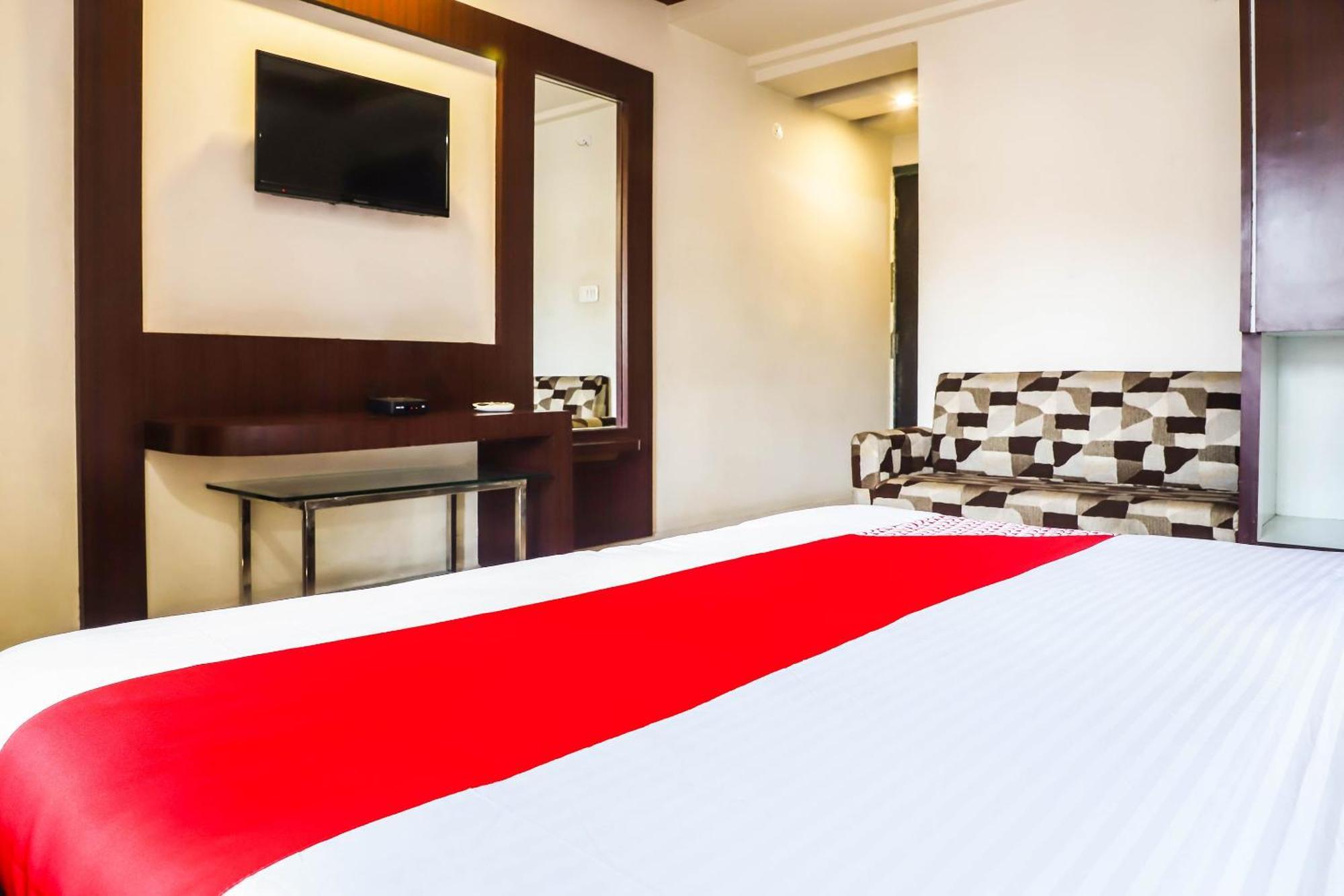 Hotel Spot On Bagiya Restaurant Harda Exterior foto