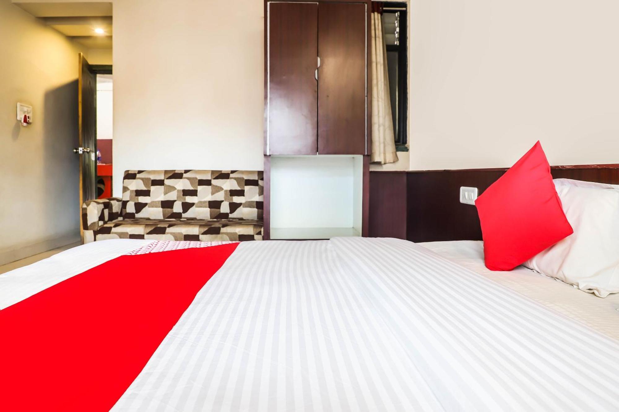 Hotel Spot On Bagiya Restaurant Harda Exterior foto